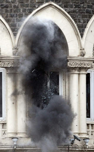 BOMBET: Taj Mahal Palace. Foto: AFP PHOTO/Indranil MUKHERJEE