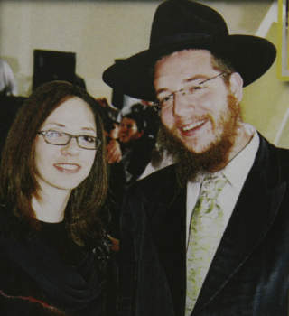 DREPT:  Rabbi Gabriel Holtzberg og hans kone Rivka. Foto: SCANPIX