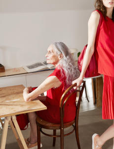 Daphne (86) tar nesten 12 000 kroner dagen for modelloppdrag