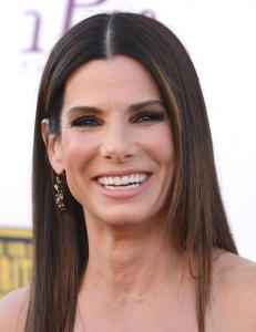 Sandra Bullock kåret til verdens vakreste kvinne: - Helt latterlig
