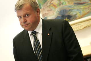 BLE KVITT KOLIKKEN: Helseminister
Bjarne H�kon Hanssen hadde en kolikksyk s�nn som han mener fikk hjelp av Sn�samannen. 
Foto: Jarl Fr. Erichsen/SCANPIX