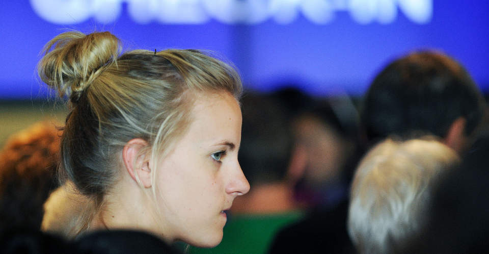 40 TOMME FLY HAR TATT AV: Thailandske myndigheter har kommet fram til en midlertid avtale med demonstrantene, som har okkupert hovedflyplassen i Bangkok, Suvarnabhumi International Airport, siden forrige tirsdag. Omkring 40 fly har tatt av herfra siden i g�r kveld. Flesteparten av disse har dratt av g�rde uten passasjerer, som en del av avtalen med demonstrantene. Foto: AFP PHOTO/SCANPIX