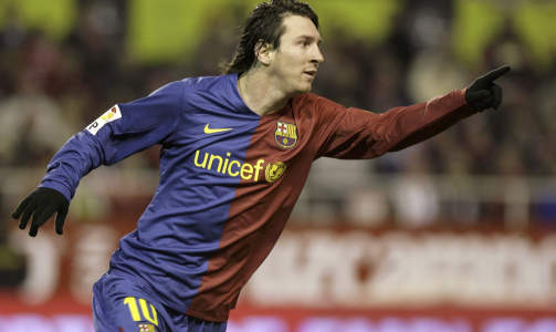 GOD NUMMER TO: Lionel Messi slet tidvis med skadeproblemer under fjor�rssesongen, men var likevel den som fulgte Cristiano Ronaldo tettest i k�ringen av �rets spiller i Europa.Foto: AP Photo/Miguel Angel Morenatti/Scanpix