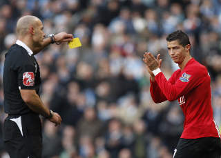 �RETS SPILLER I EUROPA: Ronaldo mottok Gullballen i natt. Foto: SCANPIX/AP/Jon Super