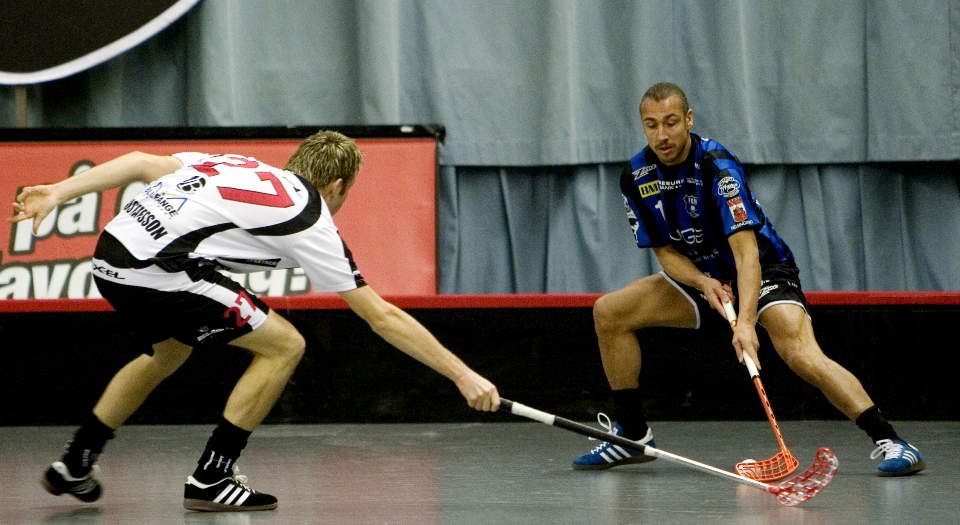 AVGJORDE: Henrik Larsson er iferd med � gj�re det ingen trodde han skulle klare, nemlig � prege den svenske toppserien i innebandy.
Foto: Bj�rn Lindgren / SCANPIX