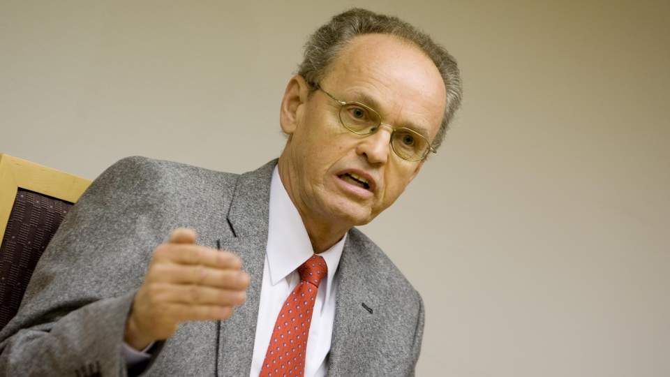 HISTORISK DOM: Tingrettsdommer Finn Haugen SA p� pressekonferansen etter domsavsigelsen i krigsforbrytersaken i Oslo tingrett at han h�pet saken havnet i H�yesterett. Foto: H�kon Mosvold Larsen / SCANPIX