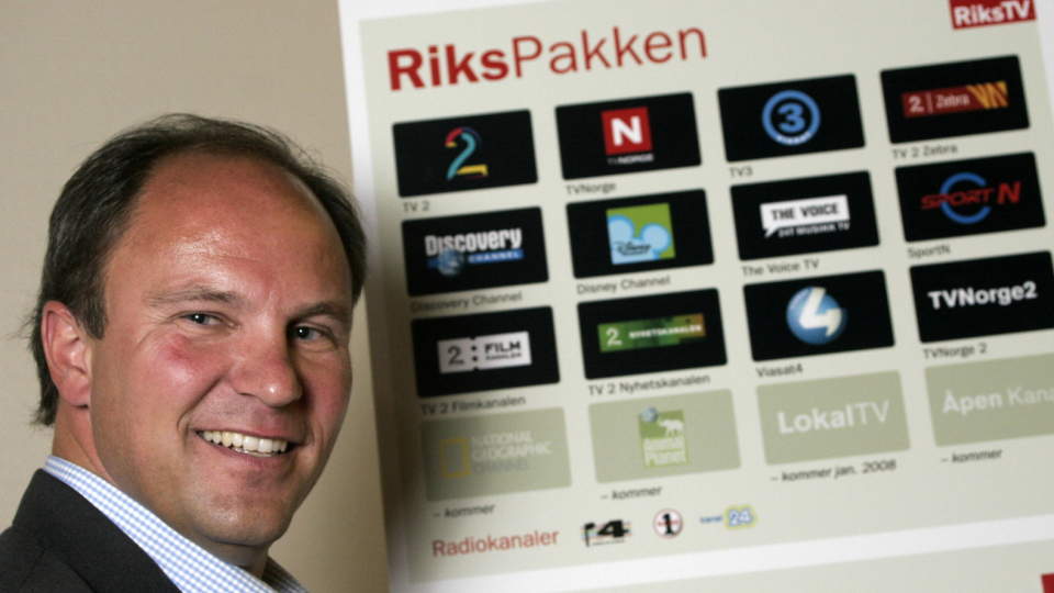 F�R HOLDE P� ALENE: Espen Thorsby og selskapet RiksTV f�r v�re alene om � tilby kanaler i det digitale bakkenettet. FOTO: SCANPIX
