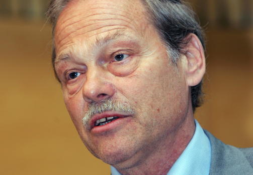 CYBER-SHERIFF?: Willy Jensen i Post- og teletilsynet har �pnet for at advokater, og ikke bare politiet, kan f� utlevert identiteten til pirater. FOTO: SCANPIX