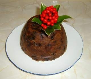 ROBUST KAKE: Hvert �r er det kakel�p i Covent Garden. En tradisjonell Christmas Pudding t�ler mye.Foto: Wikimedia