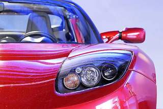TESLA: Tod�rs �pen sportsbil med ren batteridrift og Lotus-understell. Foto: AP/Mark J. Terrill