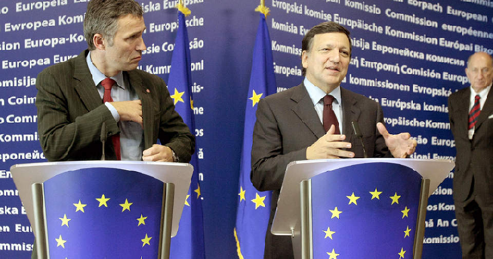 SAMARBEID: Statsminister Jens Stoltenberg og EU-kommisjonens leder Jos� Manuel Barroso etter et m�te i Brussel i forrige m�ned. Foto: SEBASTIEN PIRLET/REUTERS/SCANPIX