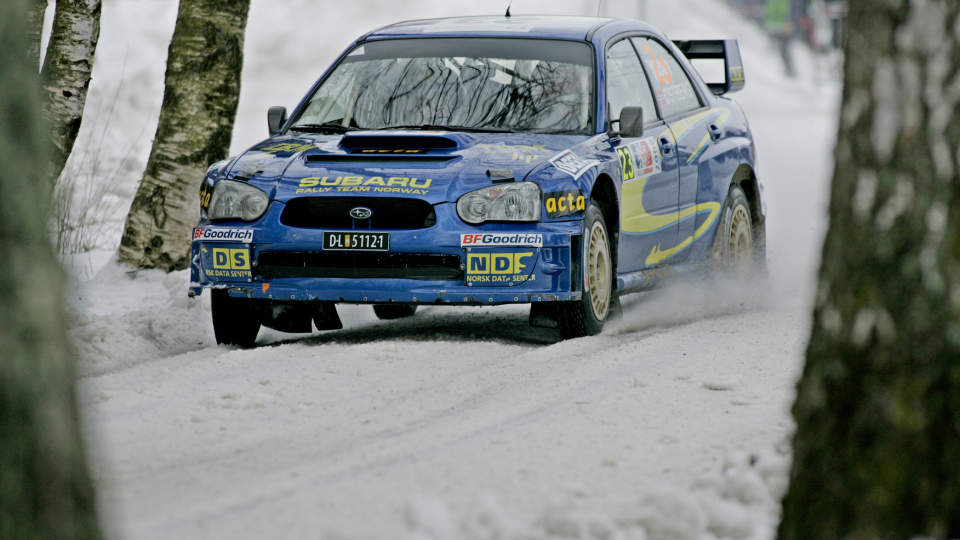 OVERRASKER: Mads �stberg ligger p� andreplass i Rally Wales. Her under Rally Norways tredje fartspr�ve.
Foto: Stian Lysberg Solum / SCANPIX