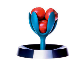 BLIKKFANG: Det italienske designmerket Alessi st�r for sv�rt leken utforming, man blir glad av � se. Her er fatet Fruit Mama. Foto: ALESSI