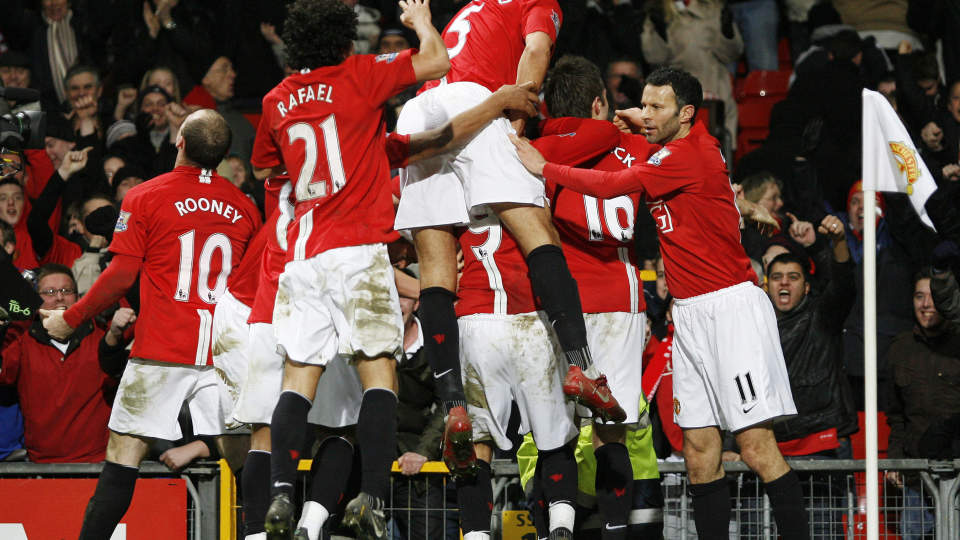 MER � JUBLE FOR? Manchester Uniteds spillere har tapetsert nominasjonslista i �rets spiller-k�ringen i England.Foto: AFP/IAN KINGTON