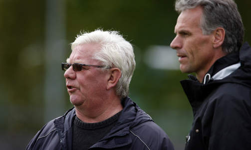 B�R SE UT: Rune Bratseth mener at Norge b�r se til utlandet etter den neste landslagssjefen. Om ikke Trond Sollied plutselig skulle bli tilgjengelig. Her sammen med Nils Arne Eggen.
Foto: Gorm Kallestad / SCANPIX