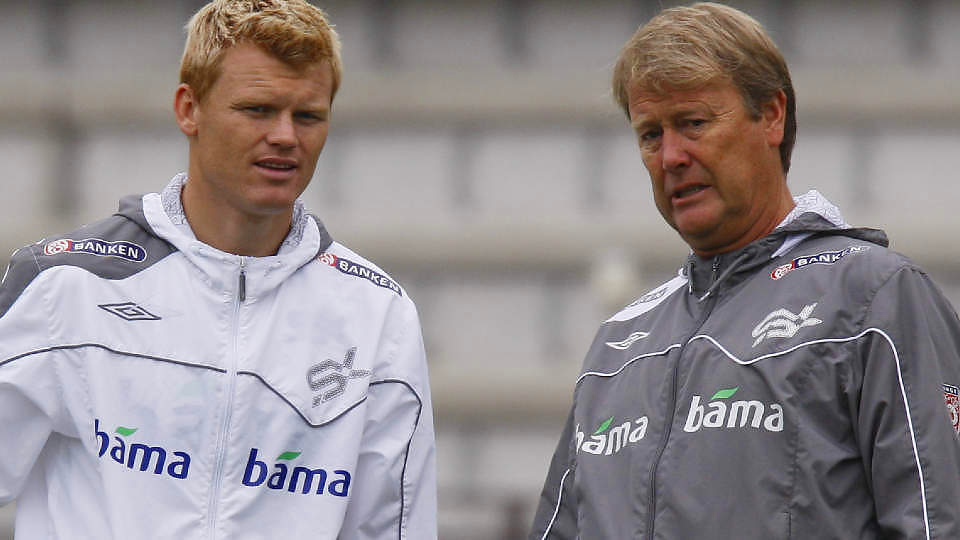 OSLO 20080907: 
Trener �ge Hareide (t.h.) og John Arne Riise sammenunder restitusjonstreningen s�ndag, dagen etter VM-kvalifiseringskampen i fotball mellom Norge og Island. Kampen endte 2-2.
Foto: Lise �serud / SCANPIX