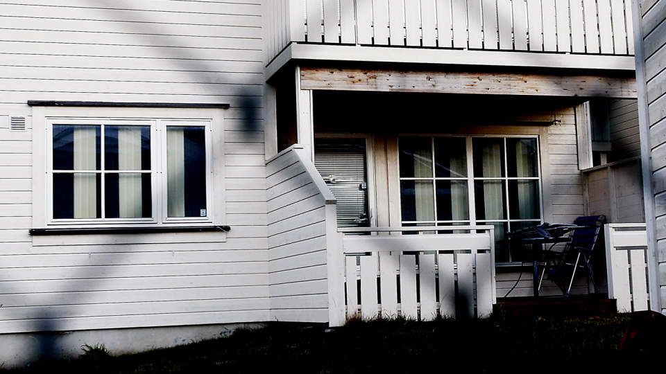 SKREKKLEILIGHET: I dette bolighuset i Haugesund fant politiet en alvorlig skadd og forkommen 16-�ring som skal ha blitt holdt fanget av en ungdomsgjeng i to dager. Foto: ERLING H�GELAND