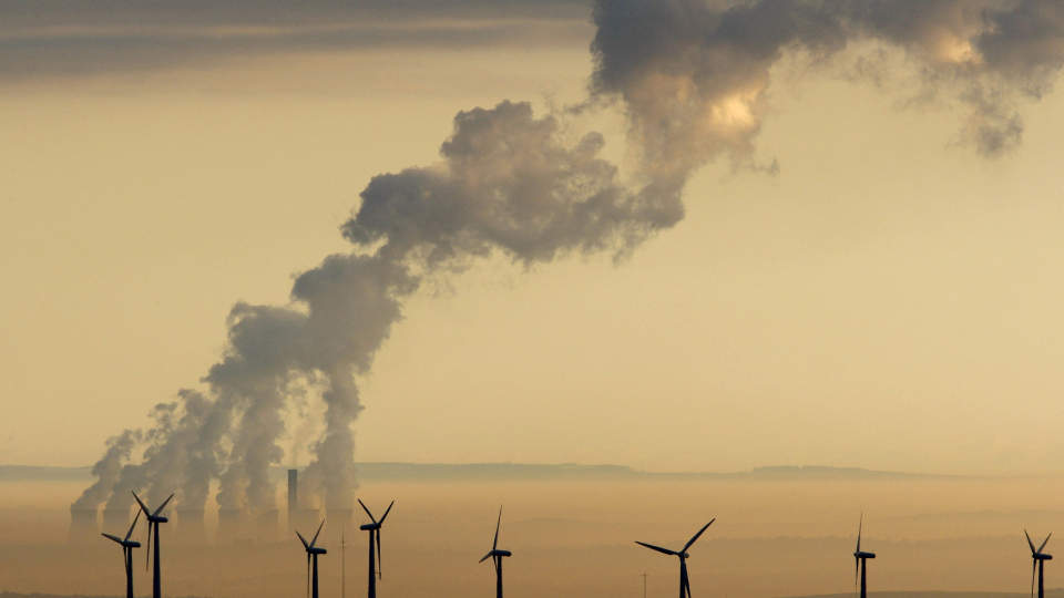 FORPLIKTER SEG TIL 20 PROSENT FORNYBART: EU-vedtak i dag kan bety forpliktelser for Norge ogs�. Foto: REUTERS/ SCANPIX