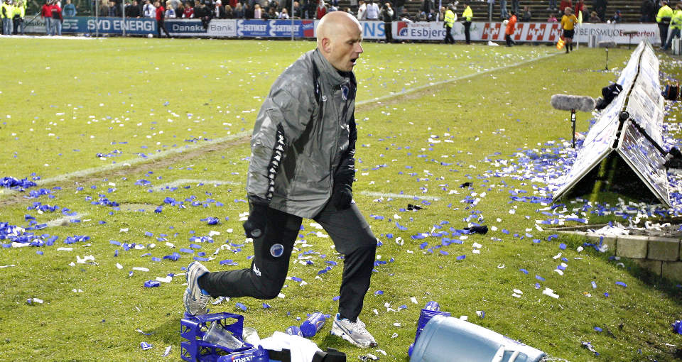 SUKSESSTRENER: St�le Solbakken har f�rt FC K�benhavn til b�de seriegull og Champions League. N� skal en tysk klubb v�re interessert. Foto: Claus Fisker/SCANPIX


Pokalsemifinale Esbjerg FCK. FCKs St�le Solbakken bliver vist ud. (Foto: Claus Fisker/Scanpix 2008. (Foto: Claus Fisker/SCANPIX DANMARK 2008)