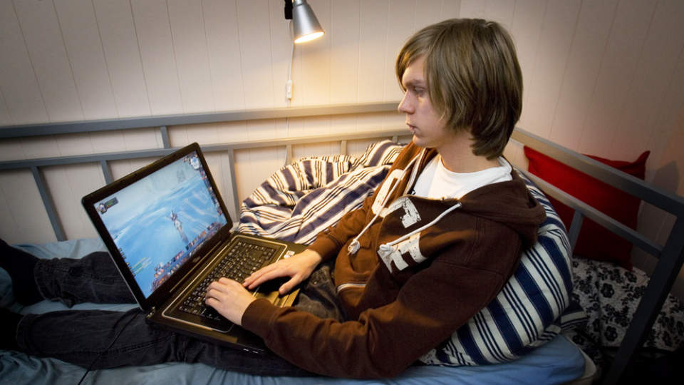 BRUKER MYE TID P� SPILL: Petter Fevang (17) har spilt �World of Warcraft� i to �r. Foto: TORBJ�RN BERG