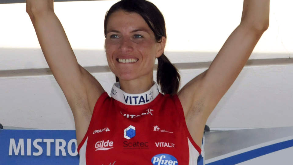 VERDENSMESTER: Anne Margreth Hausken jubler etter seieren p� VM-sprinten i Olomouc i Tsjekkia i juli. Foto: Vladislav Galgonek, AP/Scanpix