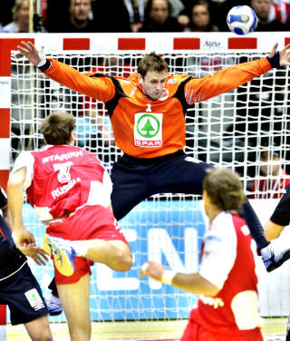 KEEPER-FANTOMET: Steinar Ege reddet Norge gang p� gang i 32-21-seieren over Russland i EM i januar. Plutselig var det ikke bare de norske damekeeperne som var i verdensklasse.