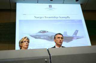 SLAKTET SVENSKENE: Anne-Grete Str�m-Erichsen og Jens Stoltenberg. Foto: Stian Lysberg Solum/SCANPIX