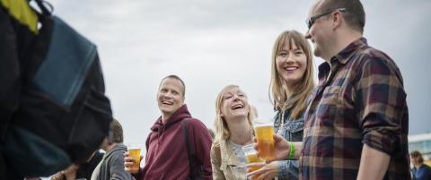 Musikkfestivalene overlever på dyr øl