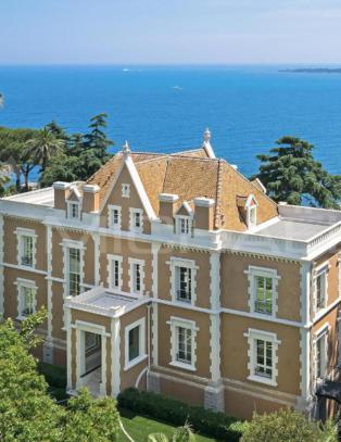 Totalrenovert Cannes-slott priset til en halv milliard
