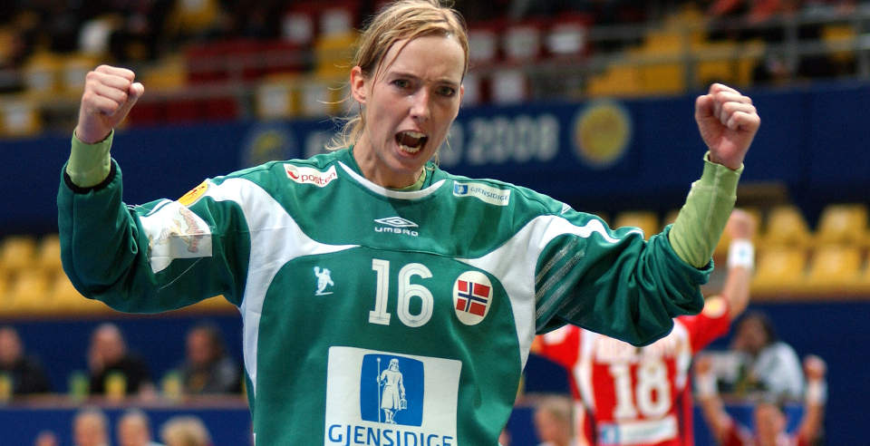 HELT SJEF: Katrine Lunde Haraldsen reddet Norge da laget slet som verst med � score i EM-semifinalen mot Russland.Foto: AP/Boris Grdanoski