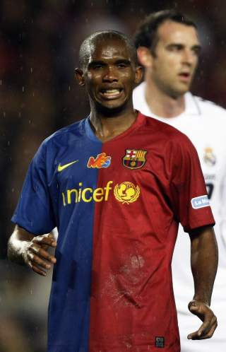 MISSET STRAFFE, MEN RETTET DET OPP: Samuel Eto'o. Foto: SCANPIX/REUTERS/Sergio Perez