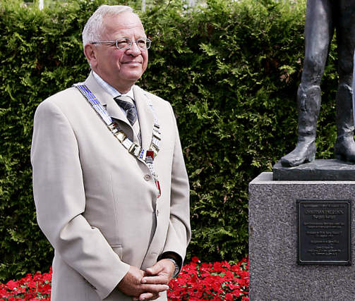 RYSTET: Ordf�rer Paul-Erik Krogsvold (Ap) i Moss sier han er sjokkert over trusselbrevet.  Arkivfoto: SCANPIX
