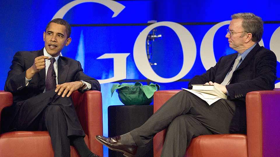 FOR NETTN�YTRALITET, ELLER IKKE? Barack Obama har ved flere anledninger sagt at han vil sikre et �pent og n�ytralt internett. Google har st�tt p� samme linje, men n� vil selskapets toppsjef Eric Schmidt  kj�pe seg plass p� nettet foran andre akt�rer, if�lge Wall Street Journal.  Foto: SCANPIX