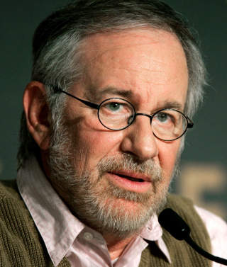 LURT: Filmregiss�r Steven Spielberg er blant dem som ble lurt av Madoff. Hans veldedighetsorganisasjon satte 70 prosent av sine midler i Madoffs fond. Spielberg selv ga store �rlige donasjoner. Foto: AP Photo/Francois Mori/SCANPIX