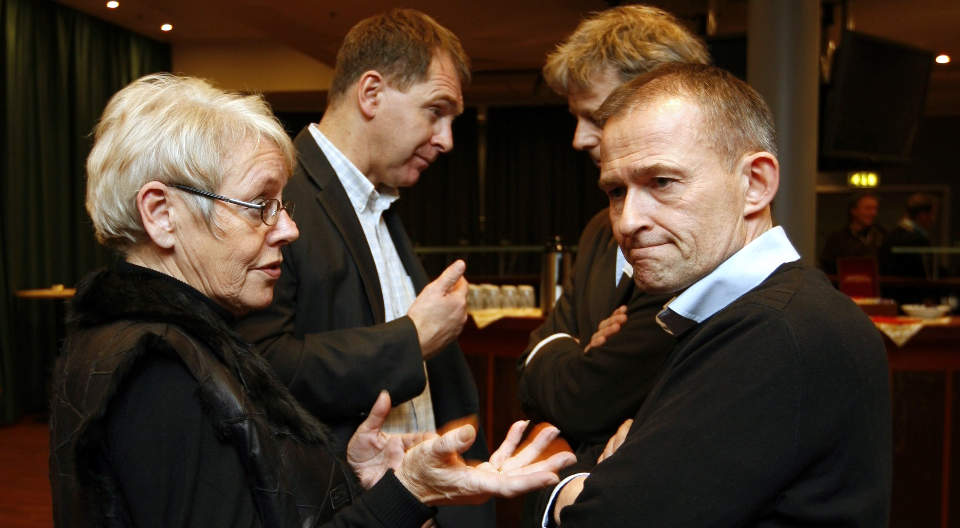 KRISEM�TE: F.v. idrettspresident Tove Paule, generalsekret�r i Norges Idrettsforbund Inge Andersen, styremedlem i Norges Volleyballforbund Thor Bj�rlo (delvis skjult) og president i NVBF Edgar Broks etter m�tet mellom NIF og NVBF mandag kveld. 
Foto: Erlend Aas / SCANPIX
