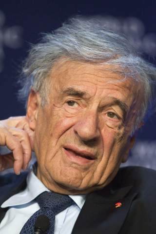 LURT: Nobelprisvinner Elie Wiesels stiftelse g�r en usikker framtid i m�te etter tapene. Foto: AP Photo/Keystone, Alessandro della Valle/SCANPIX