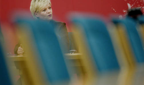 KAN IKKE SI NOE: Finansminister Kristin Halvorsen (SV) mener at det ikke er noen tvil om at renta skal ned, men hvor mye verken kan eller vil hun diskutere offentlig.
Foto: Stian Lysberg Solum / SCANPIX