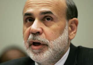 ENSTEMMIG: Styret i Federal Reserve stilte seg enstemmig bak beslutningen om � sette ned styringsrenta fra det tidligere niv�et p� 1,0 prosent. p� bildet ser vi USAs sentralbanksjef, Ben Bernanke. Foto: REUTERS/Molly Riley/Files/SCANPIX
