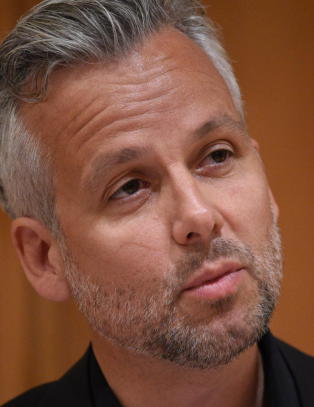 Ari Behn med ny politisk bok: - Det er en skam at vi ikke tar inn flere flyktninger