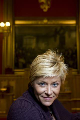 N� M� BANKENE KUTTE: Fremskrittspartiets leder, Siv Jensen, forventer at bankene kutter utl�nsrentene.
Foto: Berit Roald / SCANPIX