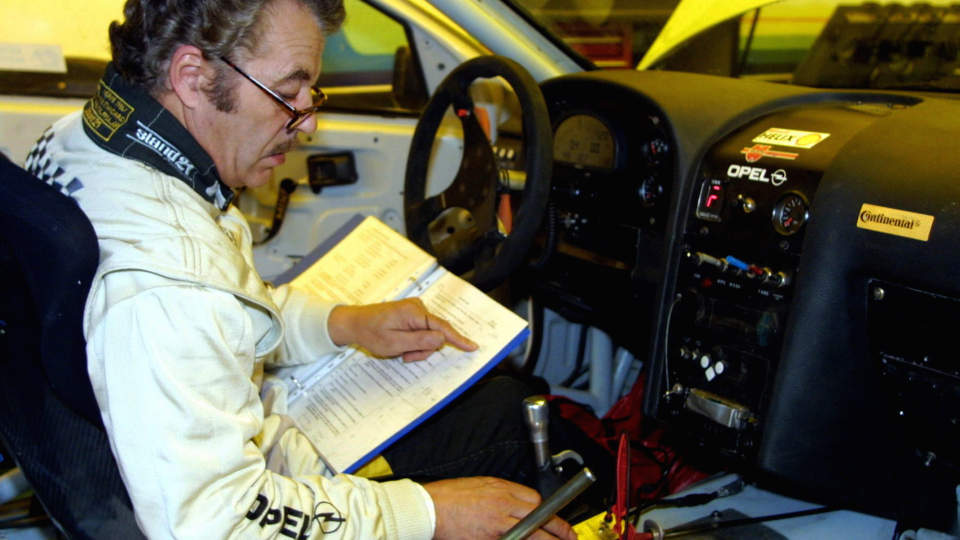 M�TTE L�RE OPP PRODRIVE: Martin Schanche mener administratorne av Subarus rallysatsing, britiske Prodrive, skal ha sin del av skylden for uteblivende suksess for Petter Solberg de siste �rene. Bilsportlegenden m�tte selv tr� til da Prodrive ikke var i stand til � stille inn elektroniske differensialer som fungerte p� Petter Solbergs Subaru i 2006.
Foto: J�rgen Steinli / SCANPIX