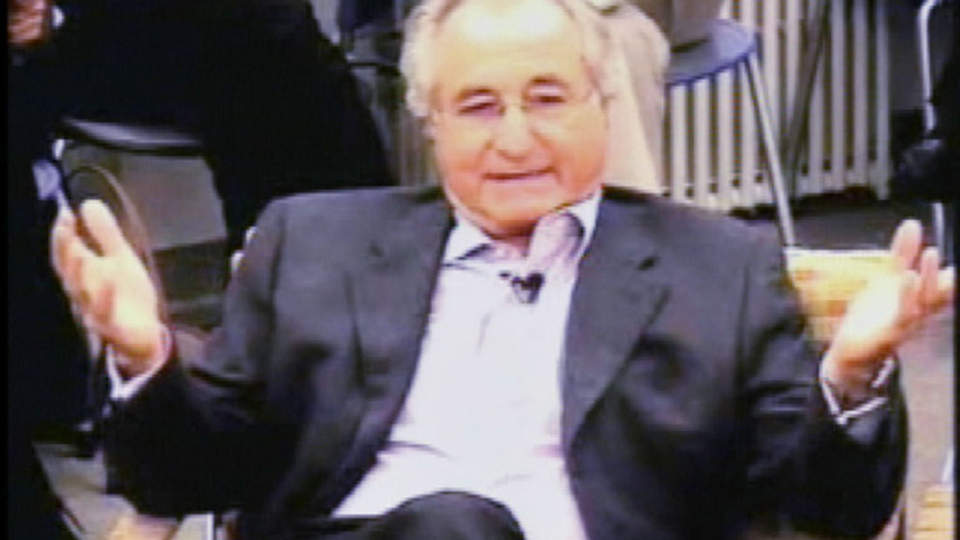 EVENTYRET OVER: I l�pet av det siste tir�et utvidet Madoff gradvis nettverket av investorer. Han trakk inn sm�, individuelle investorer,
veldedighetsorganisasjoner, pensjonsfond, prominente milliard�rer og europeiske banker. Dette bildet er fra en paneldiskusjon h�sten 2007. Foto: REUTERS/Philoctetes Center/SCANPIX