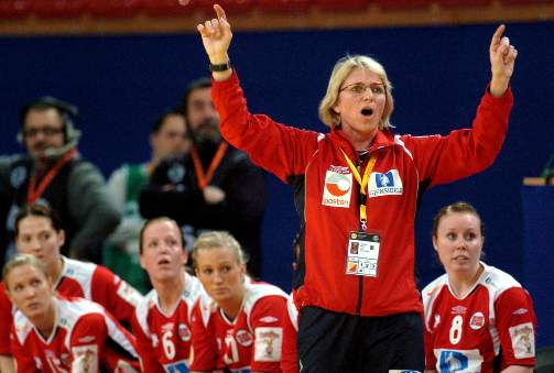 - KUNNE TRENT GUTTA: Hedin har litt annen innstilling til kvinnetrenere enn Jevgeni Trefilov, for eksempel. Foto: SCANPIX/AP/Boris Grdanoski