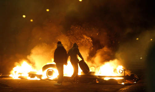 FYRER OPP:  Politiet kaller situasjonen i Roseng�rd vanskelig. 
Foto: Drago Prvulovic / SCANPIX