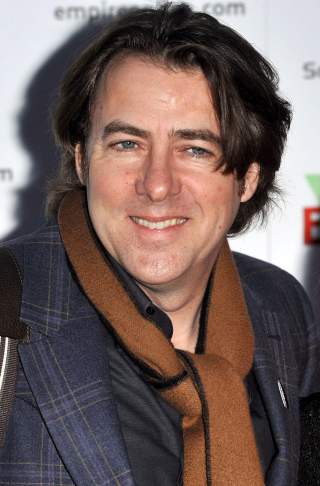 TV-KJENDIS: Jonathan Ross er en av Storbritannias mest kjente tv-fjes. N� skal a-ha gjeste talkshowet hans. Foto: EPA/DANIEL DEME