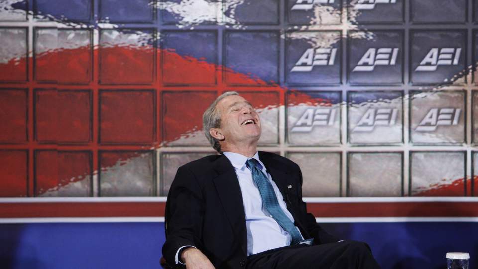 BLAR OPP: President George W. Bush gir General Motors og Chrysler en redningspakke p� 17,4 milliarder dollar. AP Photo/Charles Dharapak