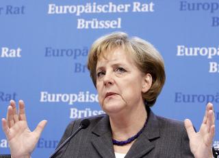 - TAR AVGJ�RELSEN: Tysklands kansler Angela Merkel sier Nato vil velge sin nye generalsekret�r i kveld. Foto: Scanpix