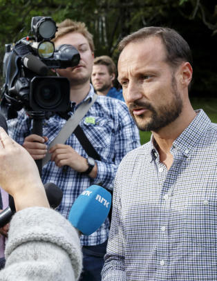 - Uforståelig at Haakon ikke svarer om luksusferien