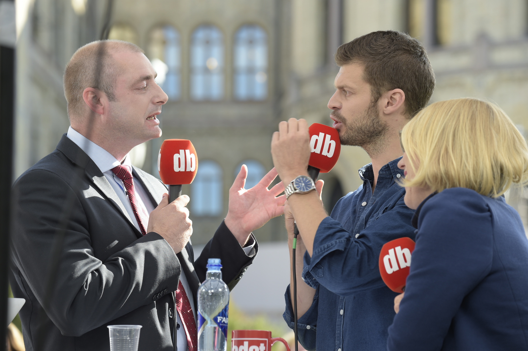 Arbeidsminister Robert Eriksson og Rødt-leder Bjørnar Moxnes i full krangel. 