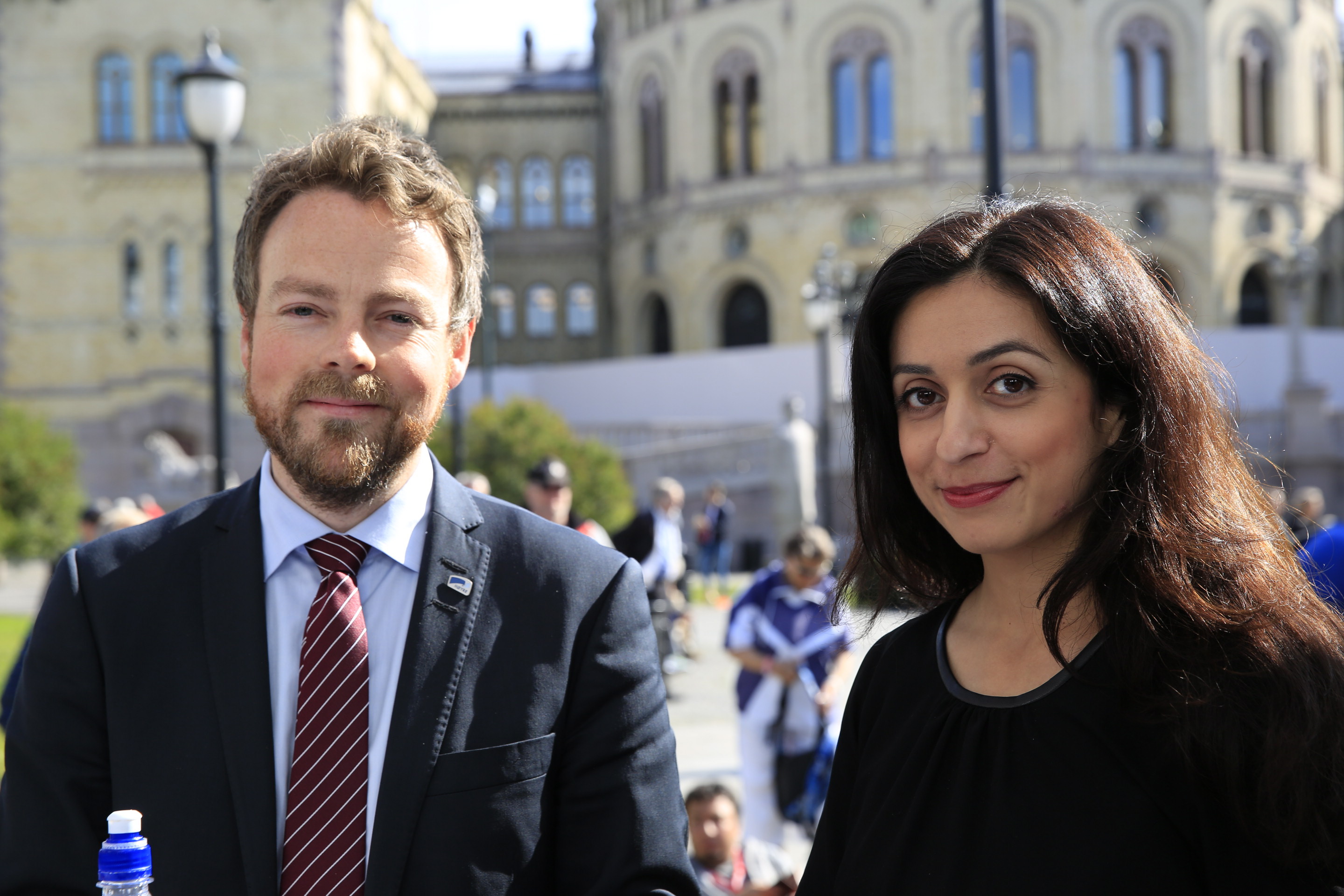 Torbjørn Røe Isaksen og Hadia Tajik under debatt om heldagsskolen. 